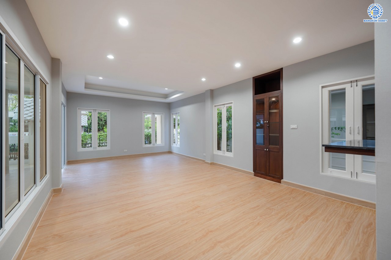 บ้านมือสองตกแต่งใหม่ โครงการ โนเบิลวานา ปิ่นเกล้า1 บ้านเดี่ยวหลังใหญ่ เนื้อที่ 65.6 ตร.ว. พื้นที่ใช้สอย 206.4 ตร.ม. ฟังก์ชัน 3 ห้องนอน 3 ห้องน้ำ 2 ห้องอเนกประสงค์  1 ห้องแม่บ้าน จอดรถได้ 2 คัน บนสุดยอดทำเลเดินทางสะดวก หน้าโครงการติดถนนใหญ่บรมราชชนนี ใกล้ทางคู่ขนานลอยฟ้าบรมราชชนนี ม.มหิดล เซ็นทรัลศาลายา และรายล้อมด้วยสิ่งอำนวยความสะดวกครบ...